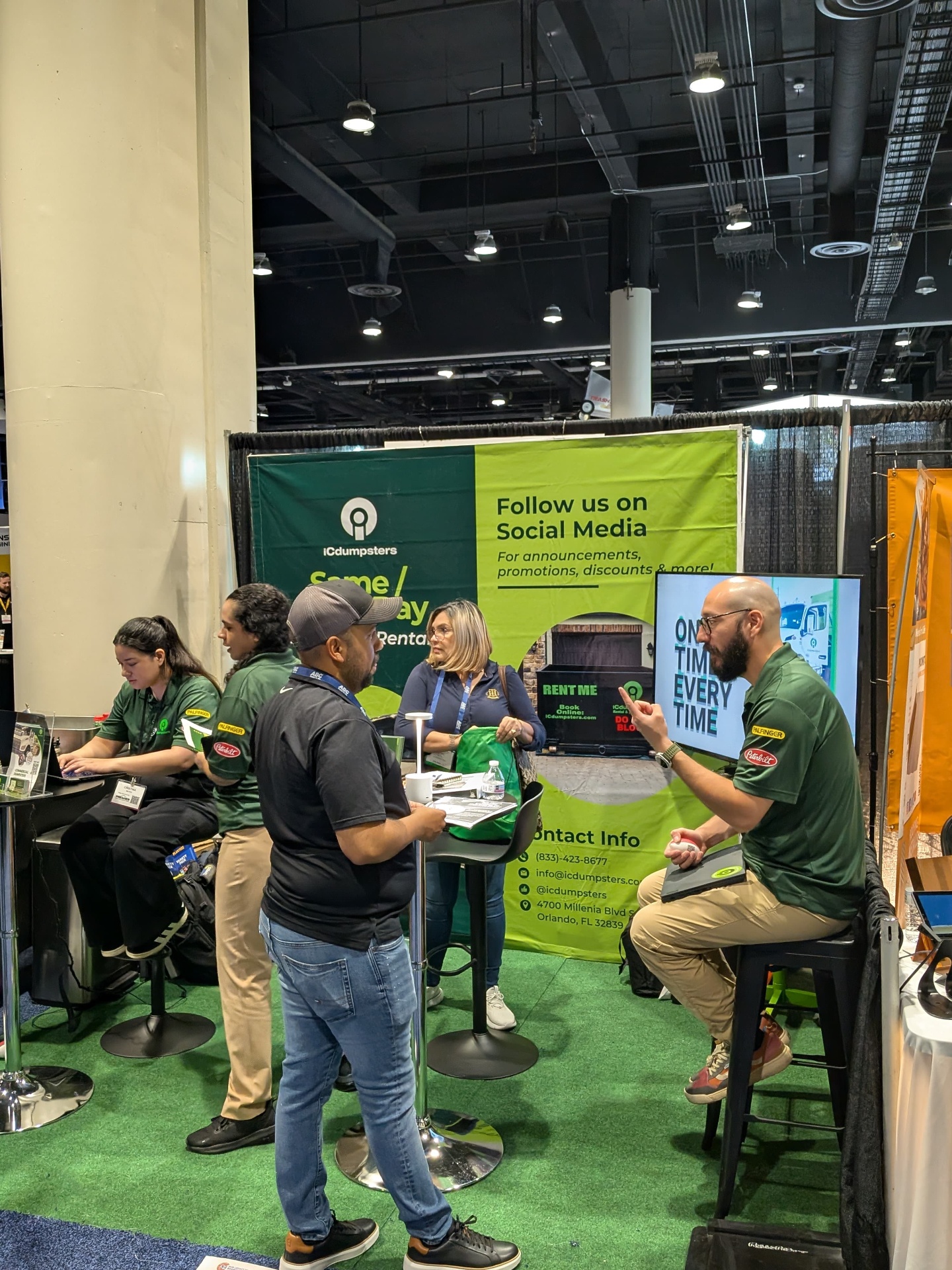 iCdumpsters team meeting contractors at FRSA 2025