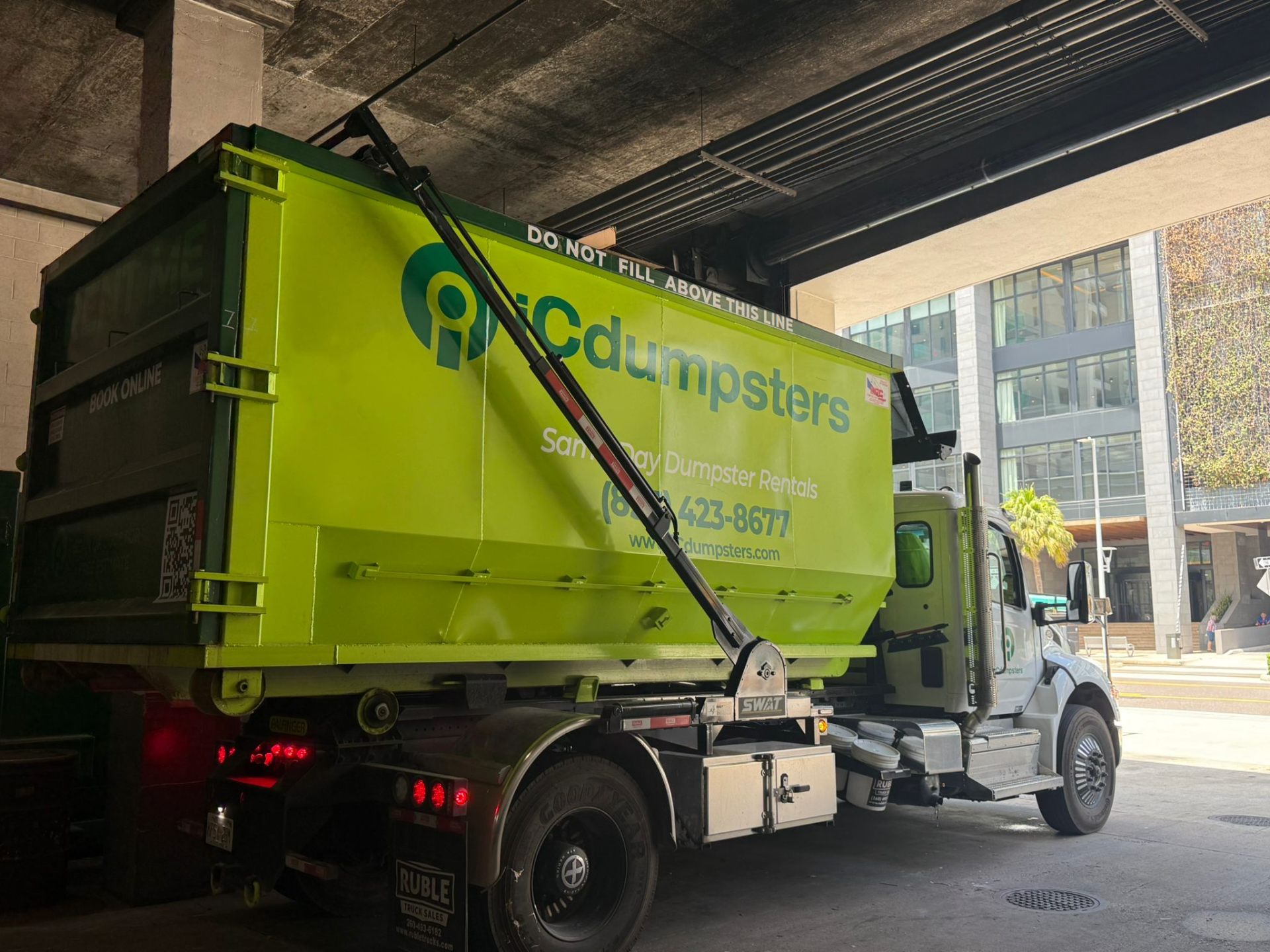 iCdumpsters Peterbilt truck at FRSA 2025 Gaylord Palms